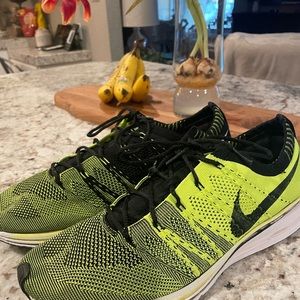 Mens Nike flyknit trainers 12.5